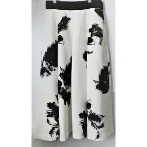 NWT White House Black Market Skirt Size 0 Full $14